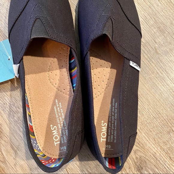 NIB Toms Black Classics - Picture 2 of 3